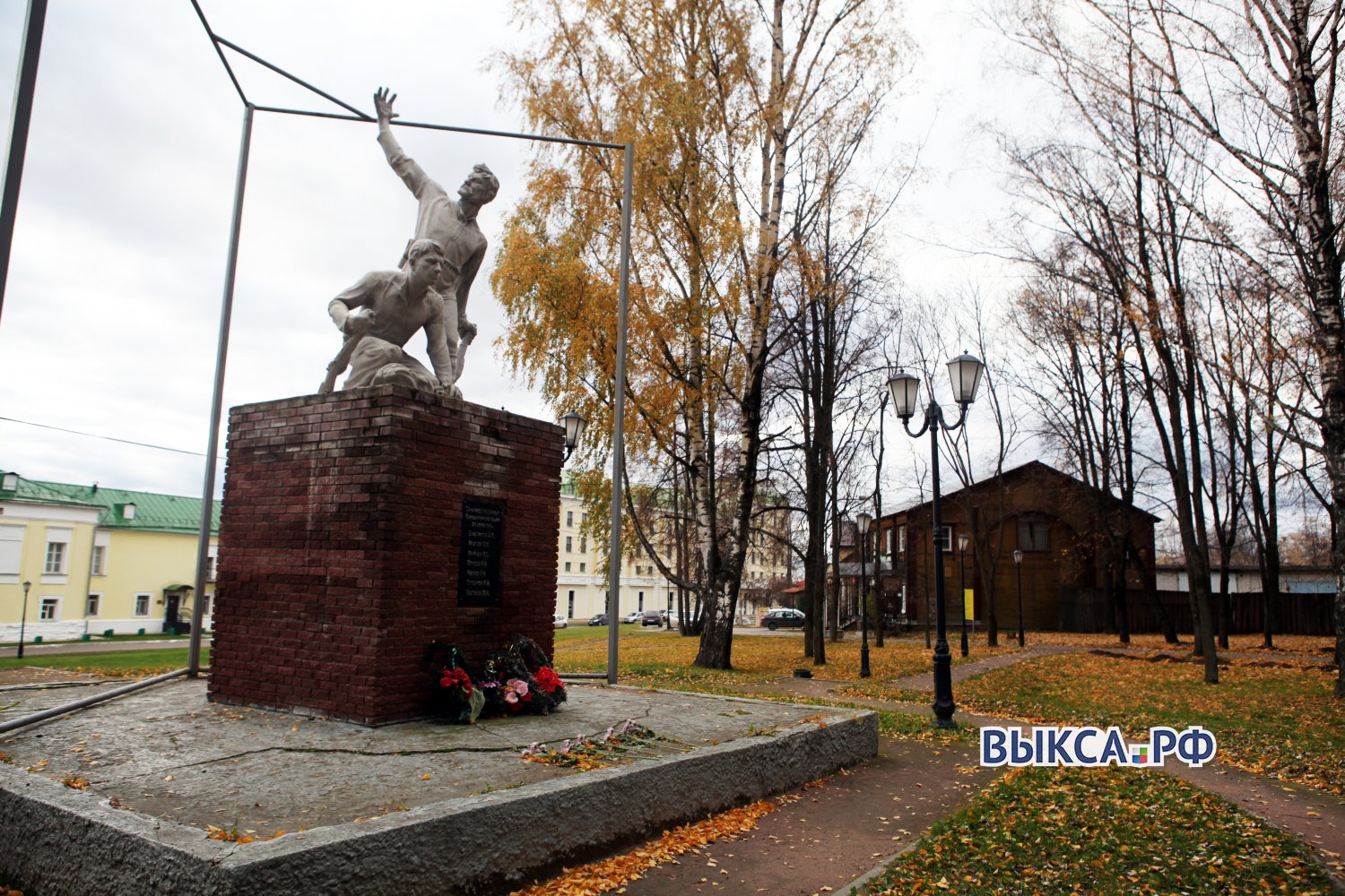 Какую тайну хранит памятник Семи расстрелянным коммунарам